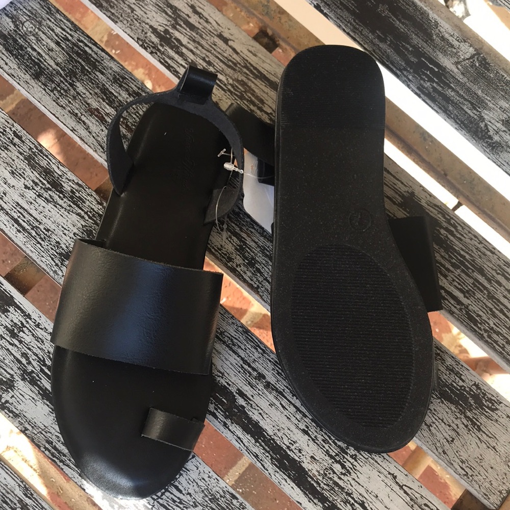NWT black slip-on sandal